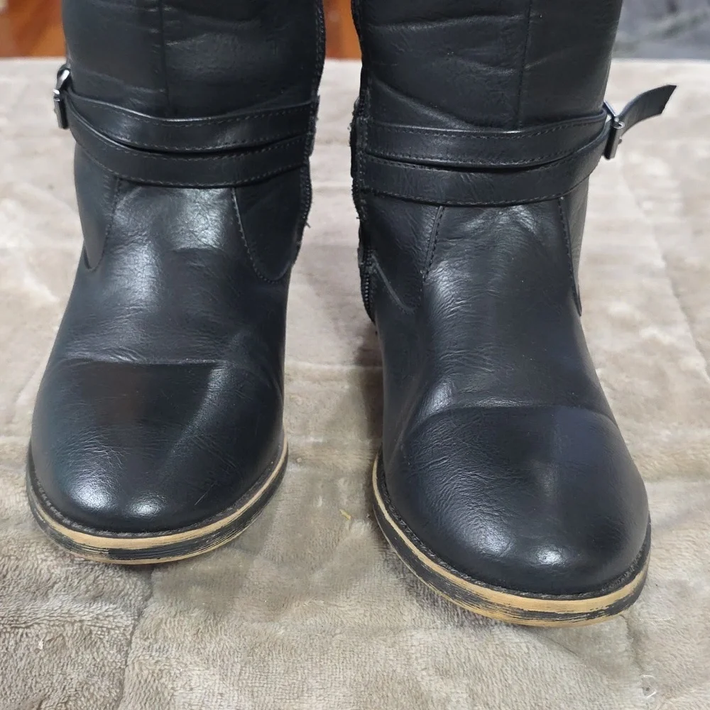Kenneth Cole Downtown Straps Girls Tall Boots Black Zips Buckle Accents Sz 4 EUC